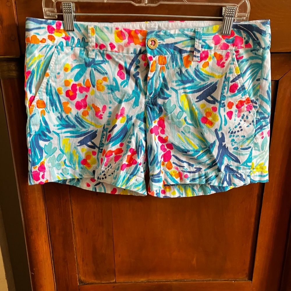 Lilly Pulitzer Vibrant Floral serene blue Callahan shorts Sz 6